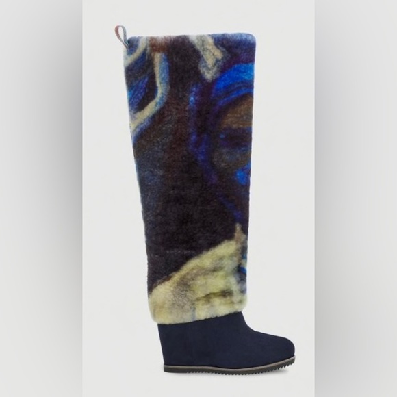 Ugg X Claire Tabouret Fluff Sapphire Boot - Picture 1 of 11
